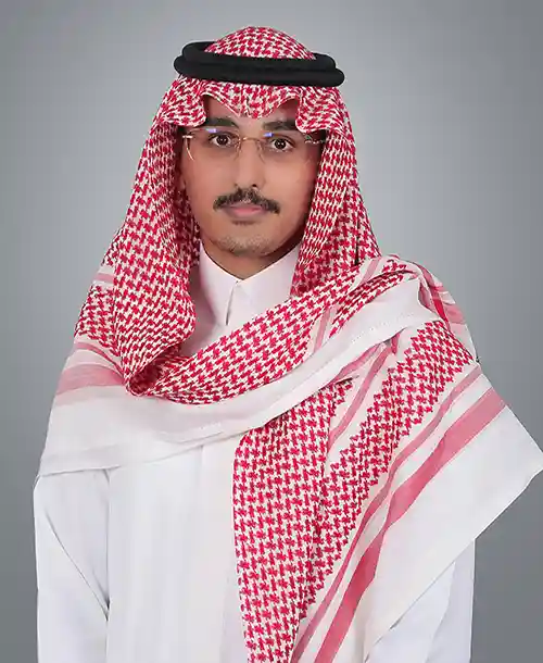 الأستاذ أحمد عبدالرحمن الشطيري — محامٍ ومستشار عمالي مرخّص، شريك في شركة الشطيري والغامدي