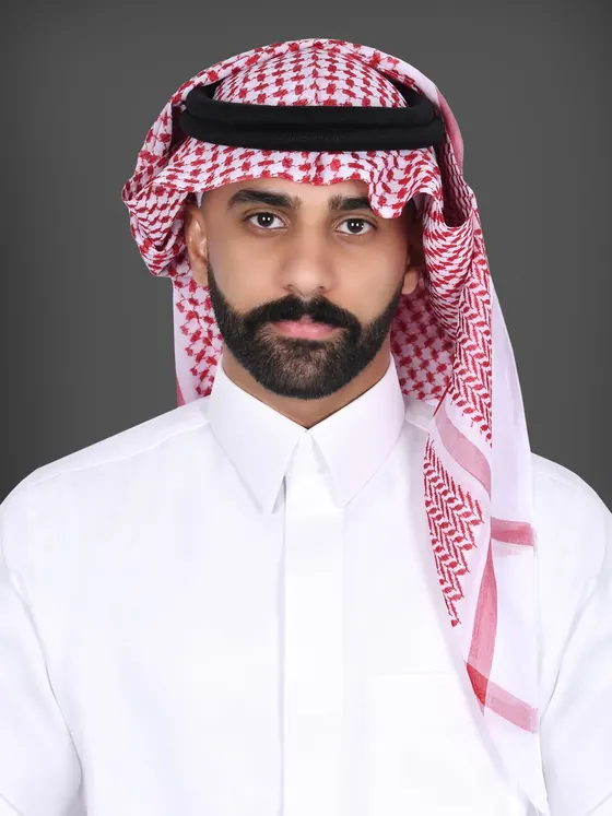 الأستاذ أحمد عبدالله الغامدي — محامٍ ومُوثّق ومسجل عقاري مرخّص، شريك في شركة الشطيري والغامدي بجدة